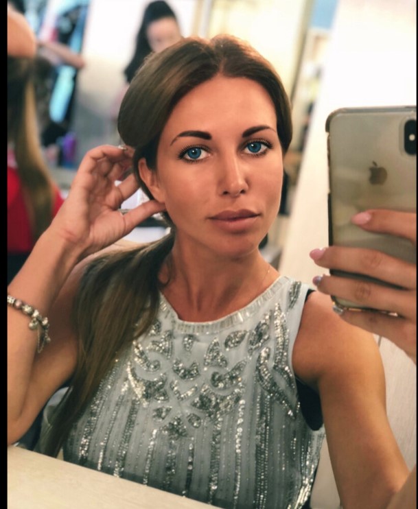 IME MI JE OLJA IMAM 26 GODINA I VOLILA BIH RAZMENITI ISKUSTVA O ZIVOTU SA STARIJIM MOMCIMA