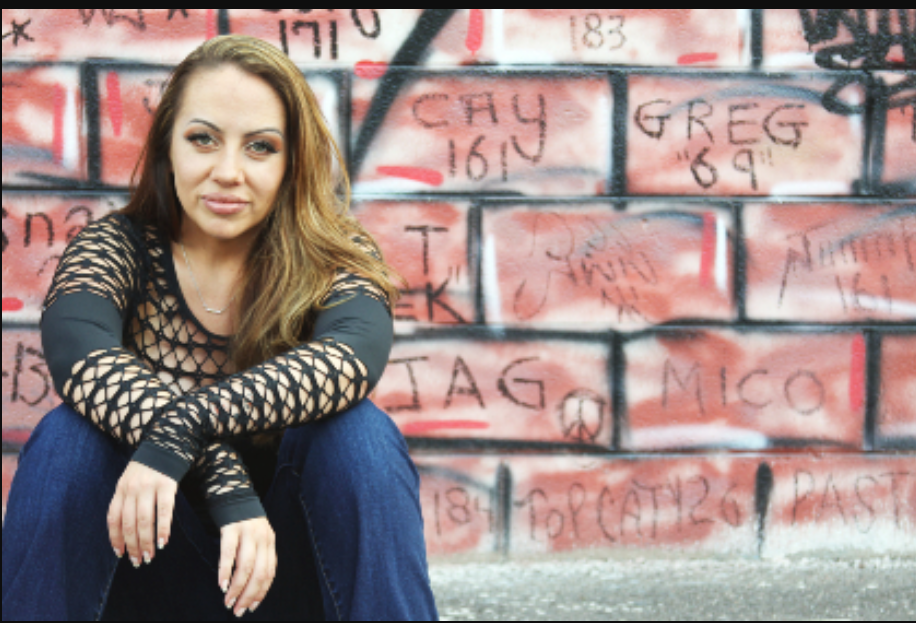 AMINA(36)”ŽELIM DRUŽENJE I PRIJATELJSTVO JAVITE MI SE NA FACEBOOK”