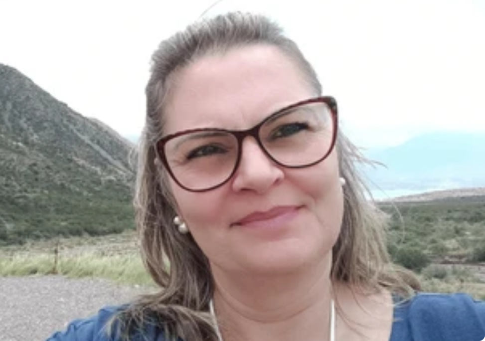 TEODORA(49)”RASTAVLJENA SAM I ŽELIM UPOZNAVANJE DODAJTE ME NA FACEBOOK”
