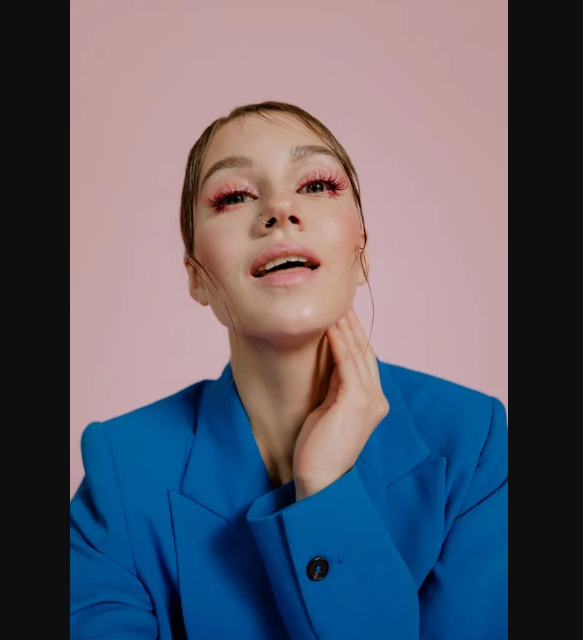 SABINA”IMAM 29 GODINA IZ TUZLE SAM I ZELIM DRUZENJE I VEZU JAVITE MI SE”