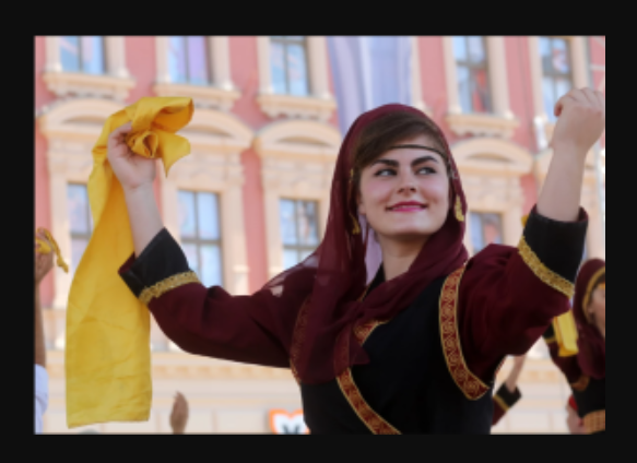 ALBANKA BESIJANA USREĆILA IVANA Došla u srpsko selo iz Tirane, rodila blizance, naučila da vozi traktor, a svi meštani od nje TRAŽE SAMO JEDNO!