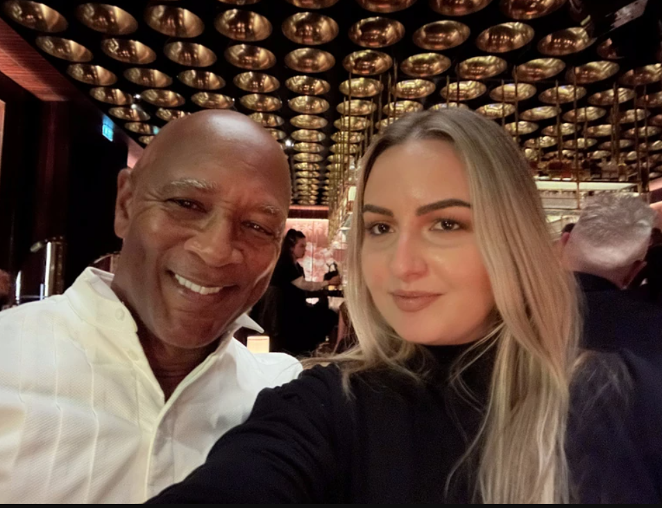 “Ja imam 26 godina, a udala sam se za komšiju koji ima 59!” Njeni roditelji se protivili, ali par nije odustao: Njegove ĆERKE SU STARIJE OD MENE, a ovako me zovu!