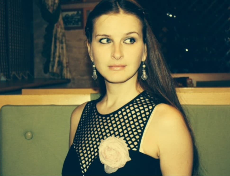 POSLE 10 GODINA BRAKA OTKRILA DA JE MUŽ SLAO NJENE GOLE SLIKE DRUGIMA: Kada ga je napala uradio ej još goru stvar