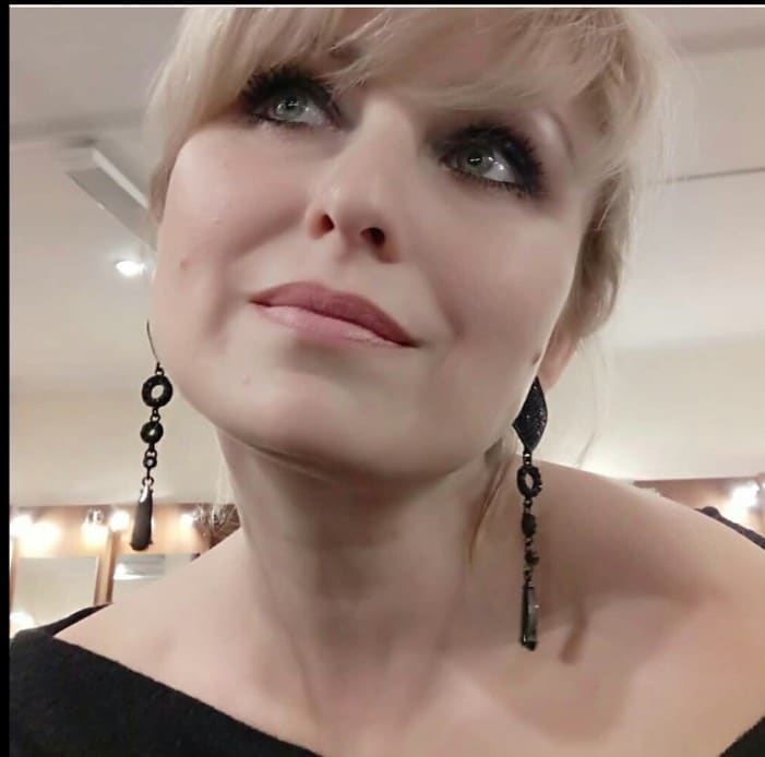 MARINA(38)JAKO SAM USAMLJENA I ZELIM NOVO POZNANSTVO A MOZDA I VISE